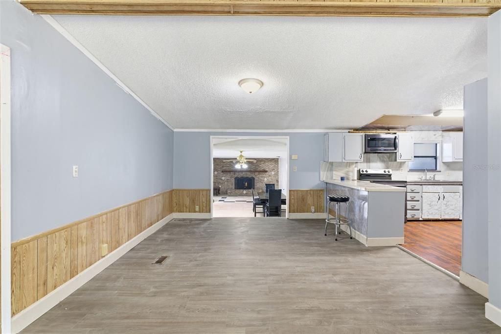 For Sale: $420,000 (5 beds, 3 baths, 2928 Square Feet)