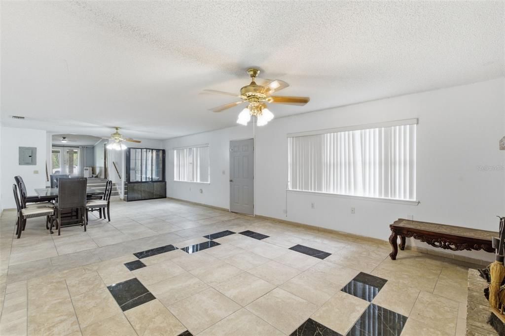 For Sale: $420,000 (5 beds, 3 baths, 2928 Square Feet)
