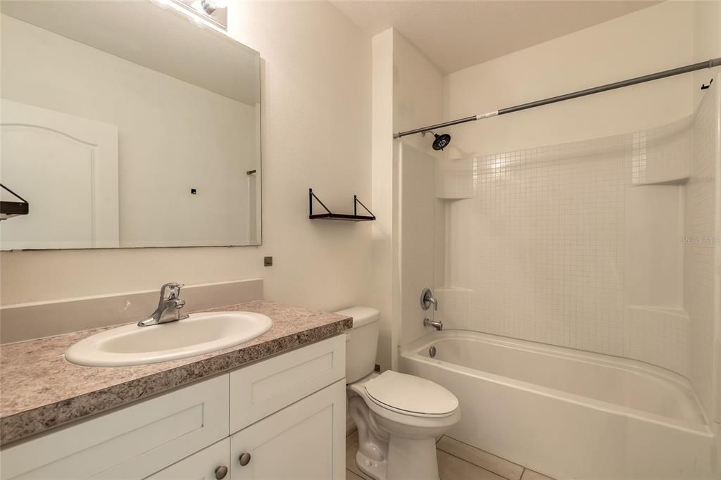 На продажу: $359,900 (4 спален, 2 ванн, 1867 Квадратных фут)