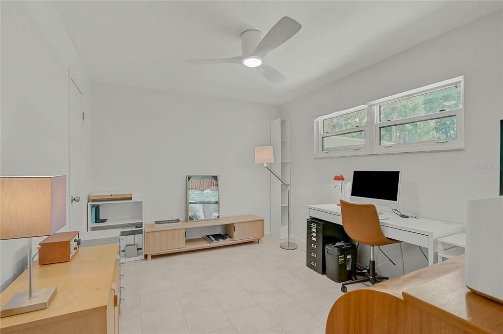 Под контрактом: $199,900 (2 спален, 2 ванн, 1086 Квадратных фут)