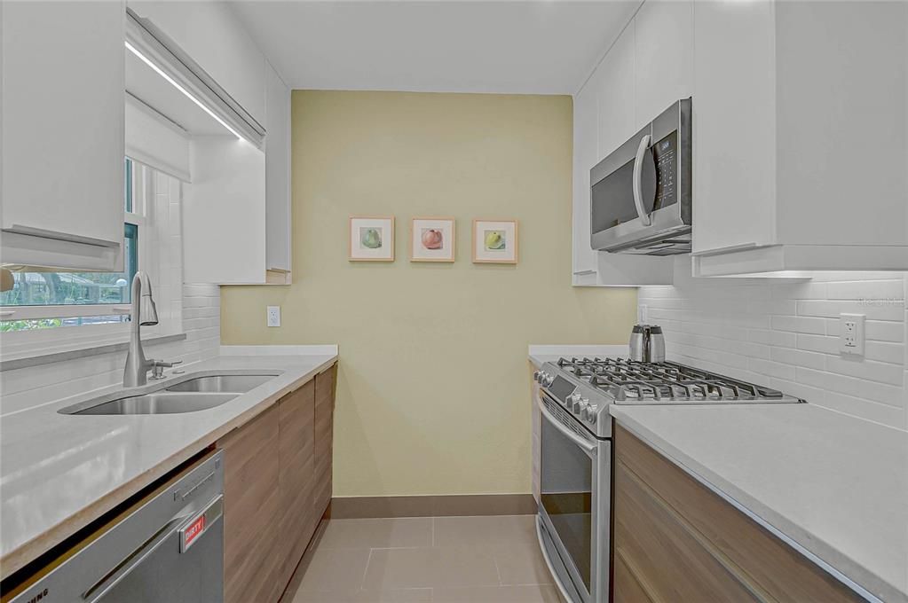 Под контрактом: $199,900 (2 спален, 2 ванн, 1086 Квадратных фут)