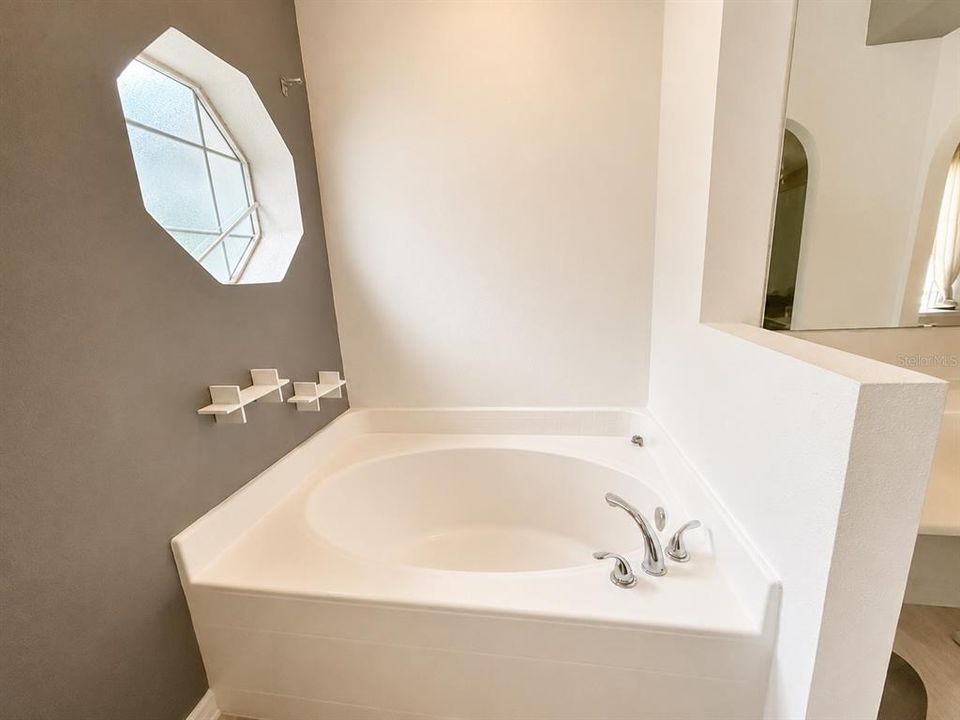 En Venta: $364,900 (4 camas, 2 baños, 1874 Pies cuadrados)