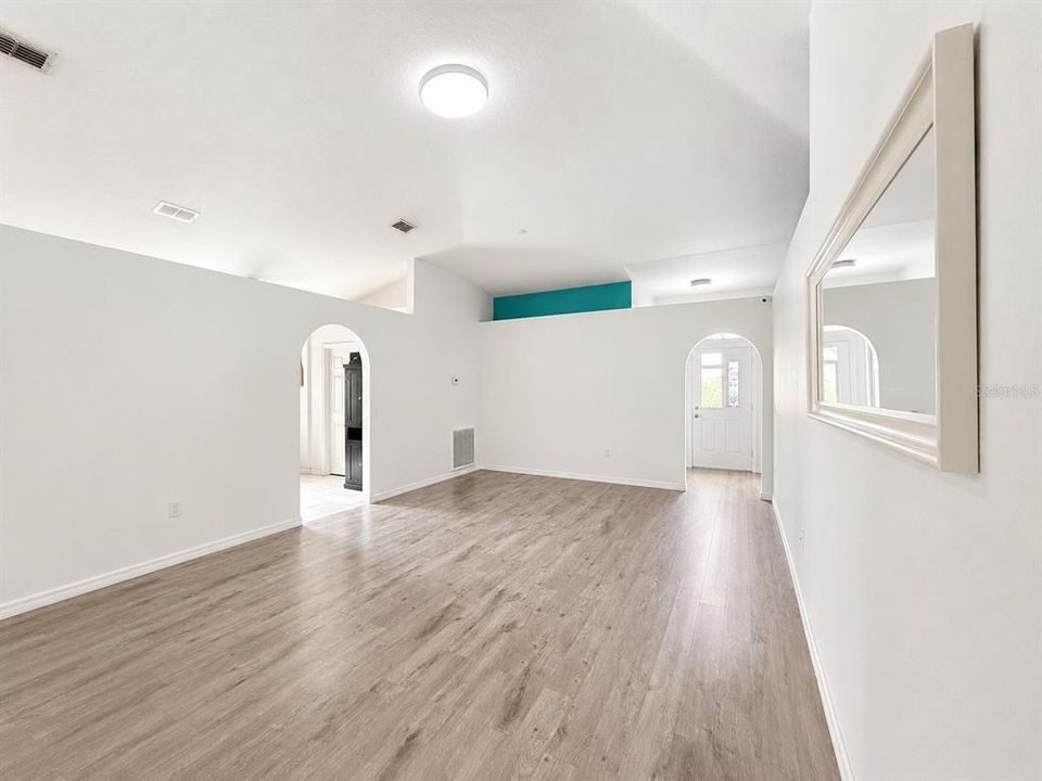 En Venta: $364,900 (4 camas, 2 baños, 1874 Pies cuadrados)