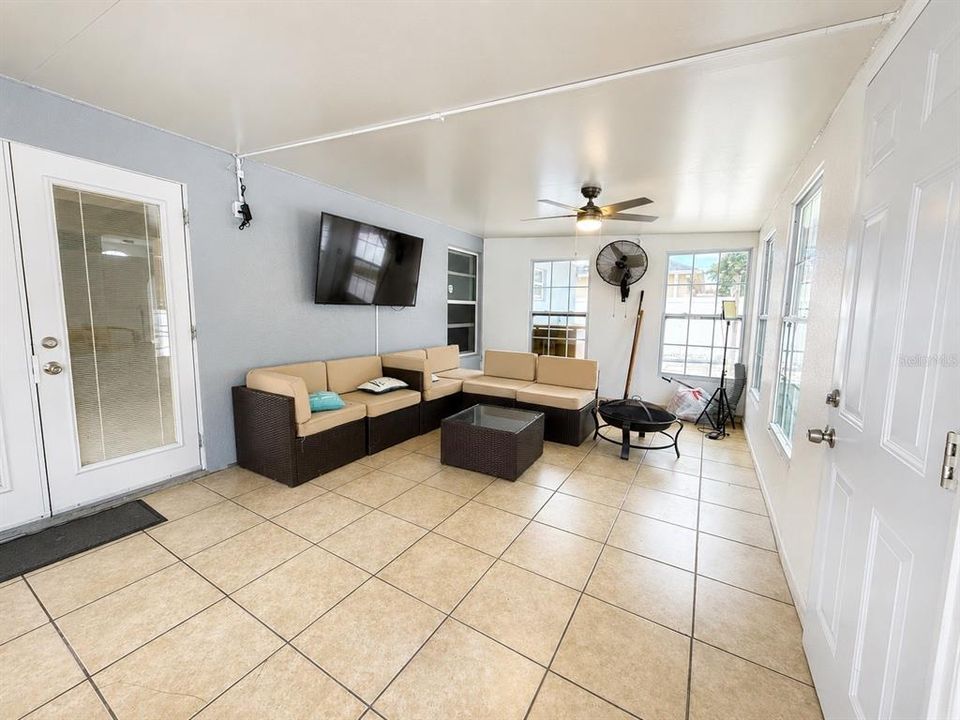En Venta: $364,900 (4 camas, 2 baños, 1874 Pies cuadrados)