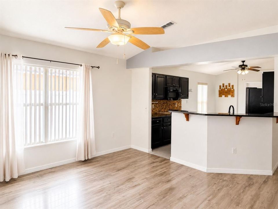 En Venta: $364,900 (4 camas, 2 baños, 1874 Pies cuadrados)