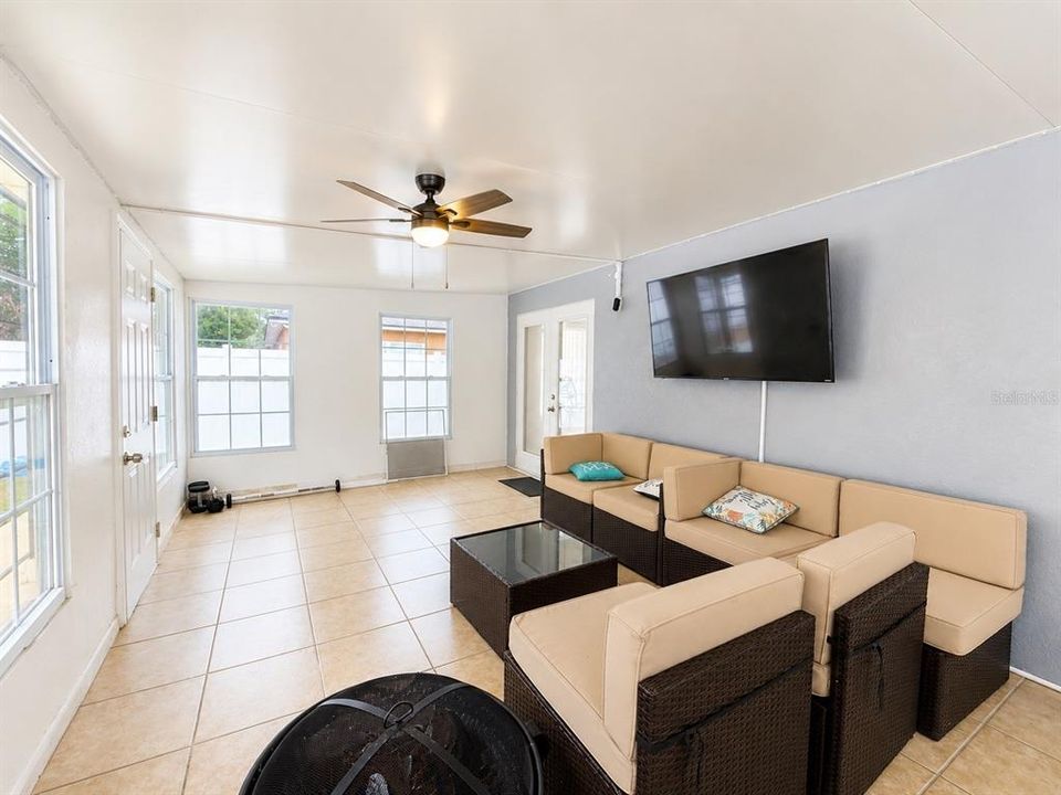 En Venta: $364,900 (4 camas, 2 baños, 1874 Pies cuadrados)