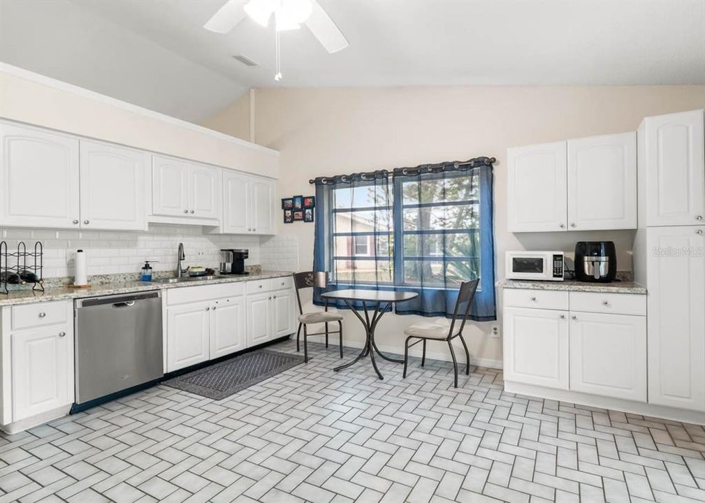 En Venta: $324,900 (2 camas, 2 baños, 1750 Pies cuadrados)