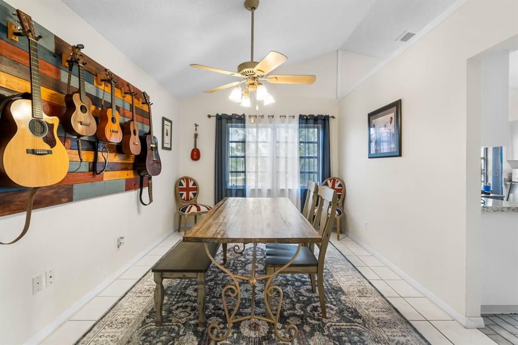 En Venta: $324,900 (2 camas, 2 baños, 1750 Pies cuadrados)