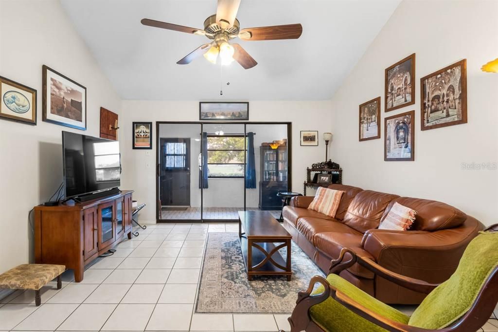 En Venta: $324,900 (2 camas, 2 baños, 1750 Pies cuadrados)