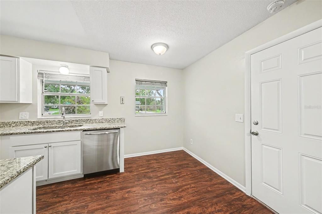 En Venta: $329,900 (3 camas, 2 baños, 1200 Pies cuadrados)