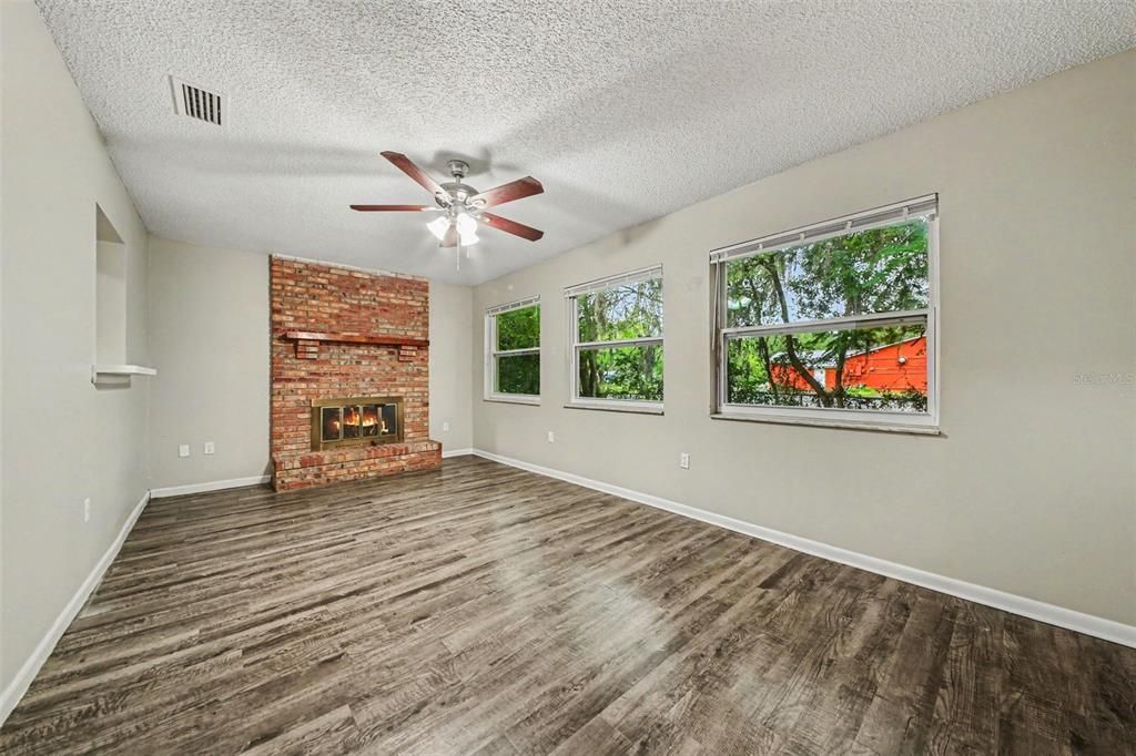 For Sale: $214,900 (3 beds, 1 baths, 1454 Square Feet)
