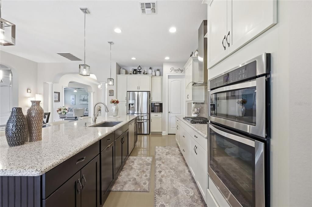 En Venta: $925,000 (5 camas, 4 baños, 4136 Pies cuadrados)