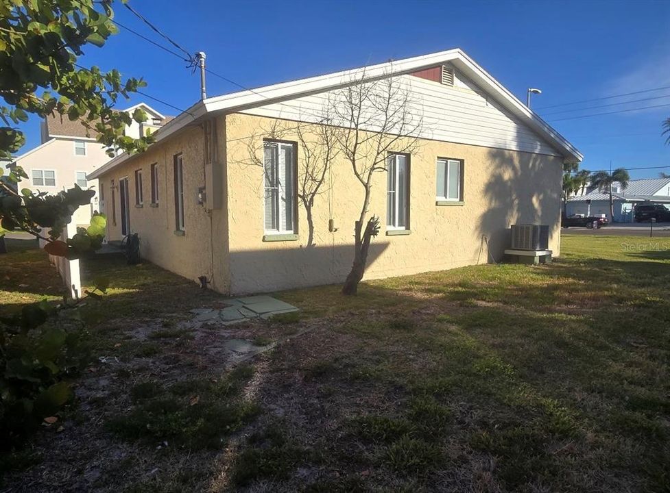 На продажу: $635,000 (3 спален, 2 ванн, 1242 Квадратных фут)