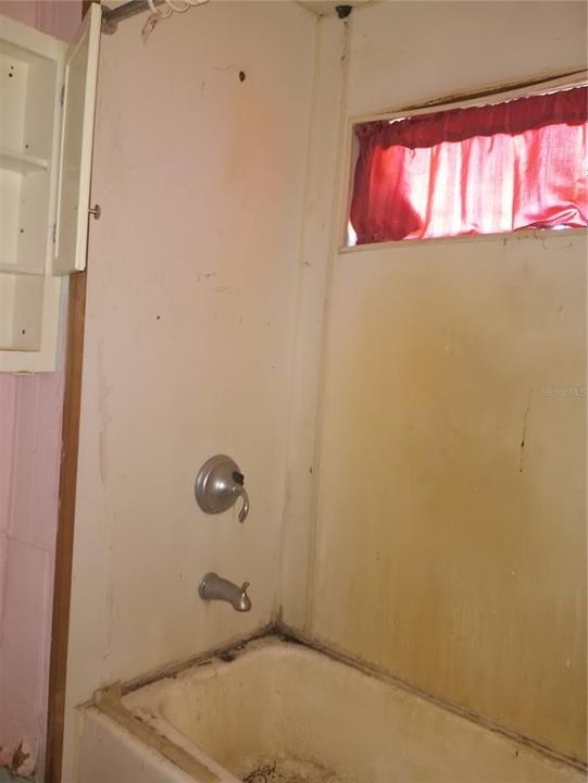For Sale: $140,000 (2 beds, 2 baths, 864 Square Feet)