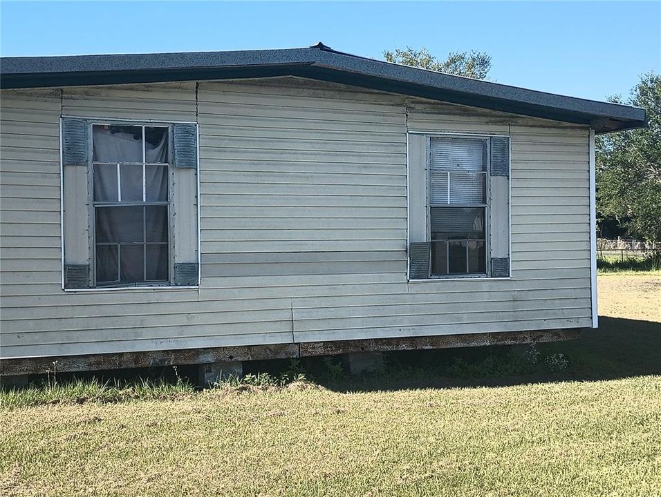 For Sale: $140,000 (2 beds, 2 baths, 864 Square Feet)