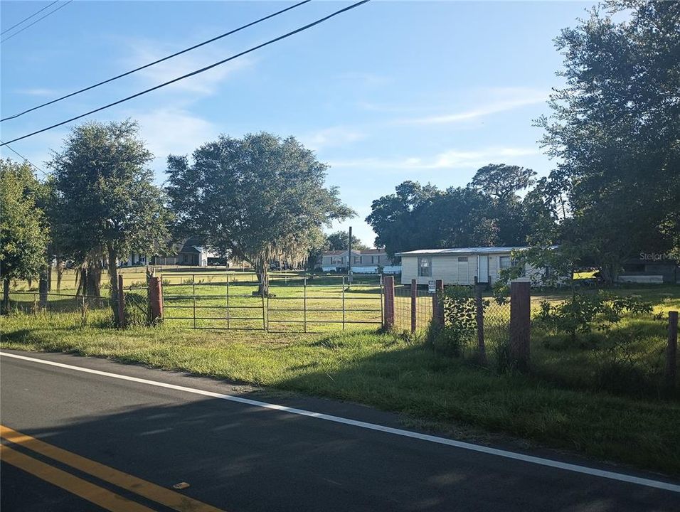 For Sale: $140,000 (2 beds, 2 baths, 864 Square Feet)