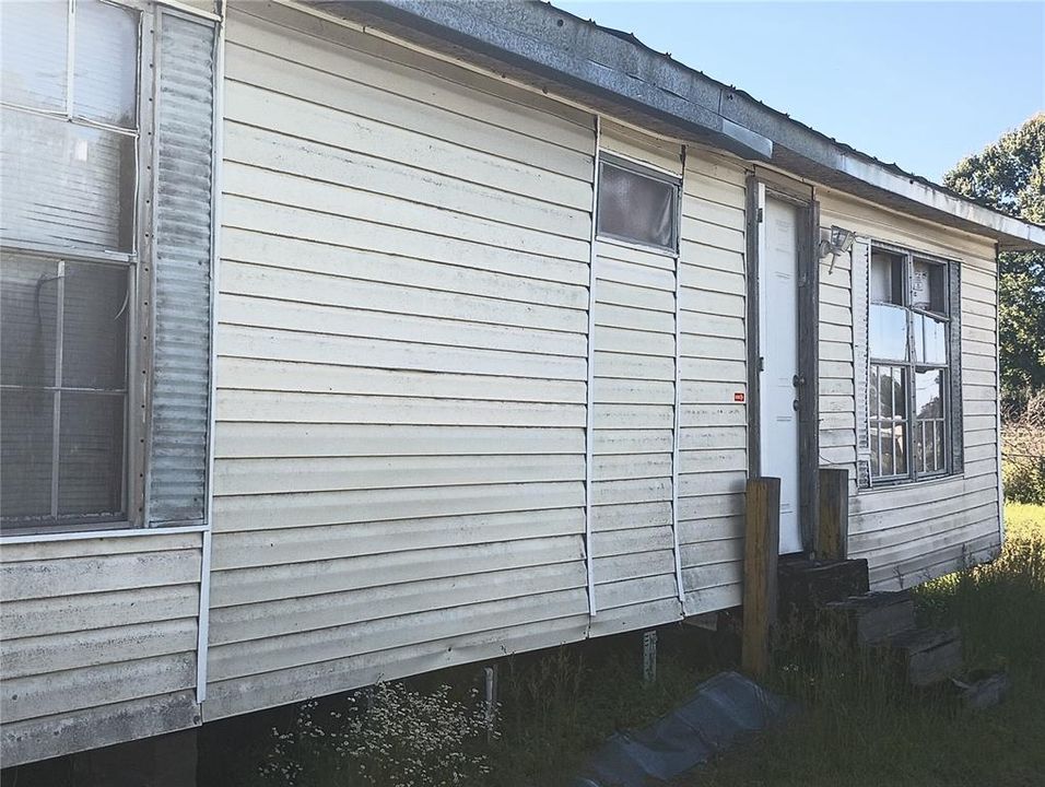For Sale: $140,000 (2 beds, 2 baths, 864 Square Feet)