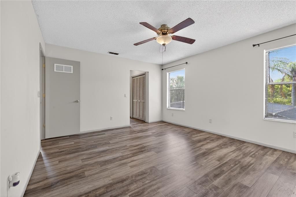 Activo con contrato: $414,900 (3 camas, 2 baños, 1630 Pies cuadrados)