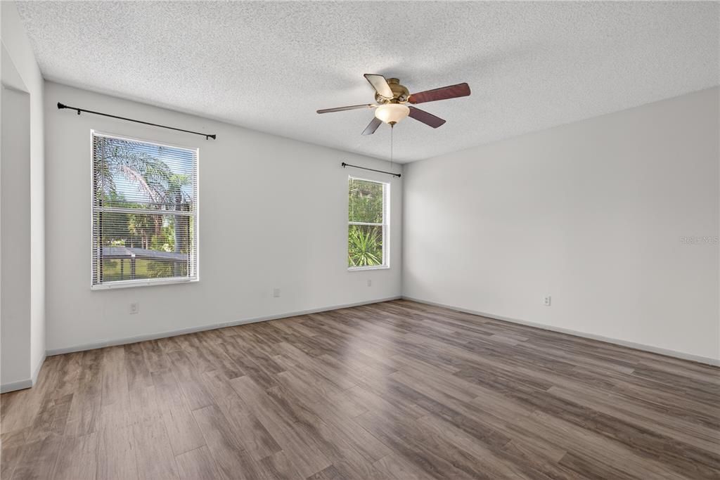 Activo con contrato: $414,900 (3 camas, 2 baños, 1630 Pies cuadrados)