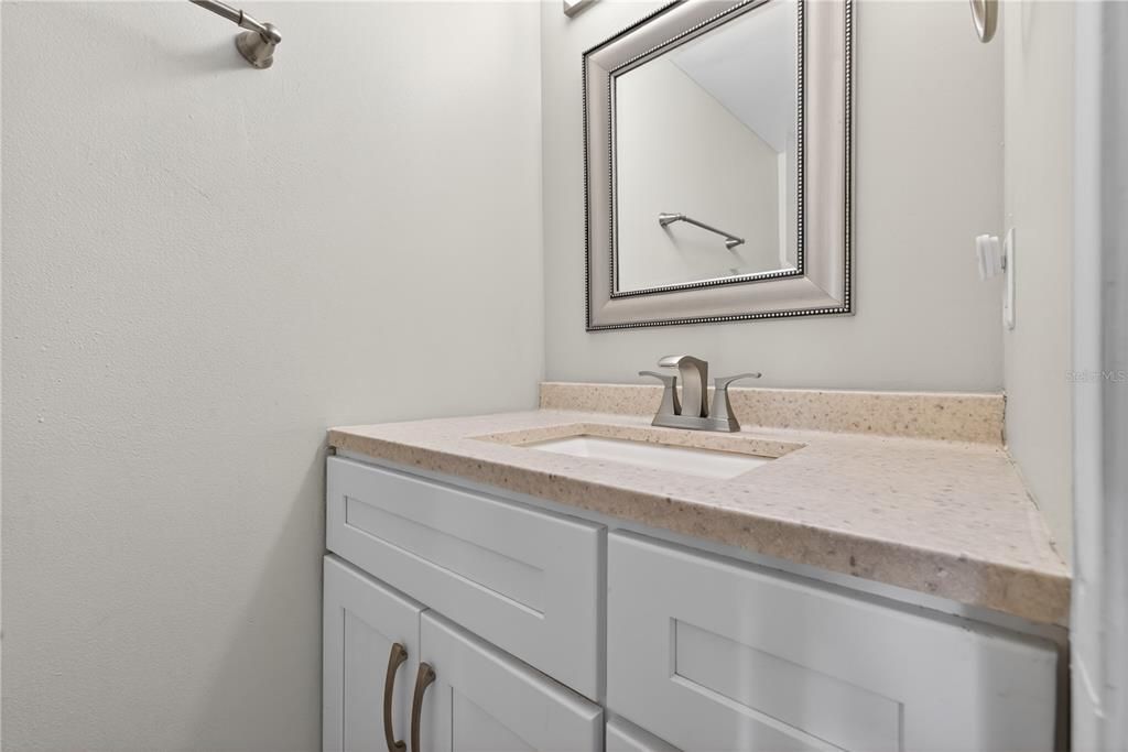 Activo con contrato: $414,900 (3 camas, 2 baños, 1630 Pies cuadrados)