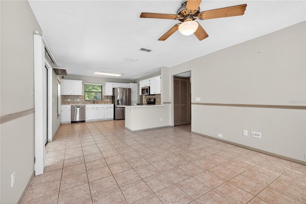 Activo con contrato: $414,900 (3 camas, 2 baños, 1630 Pies cuadrados)