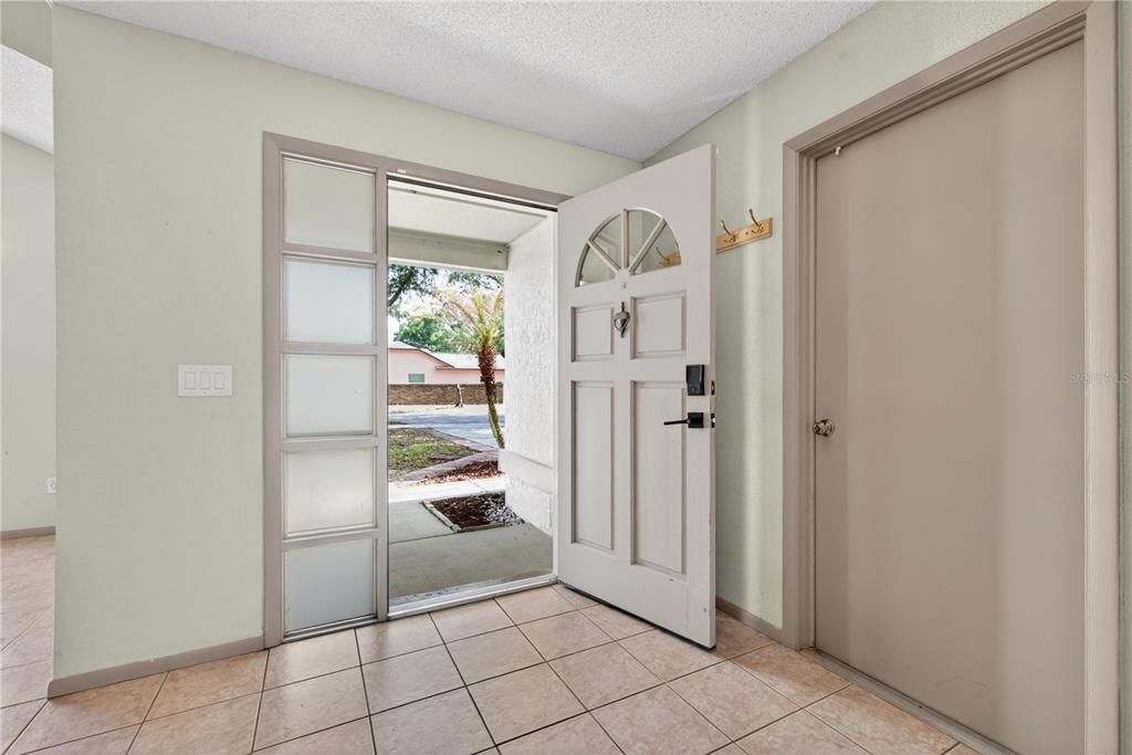Activo con contrato: $414,900 (3 camas, 2 baños, 1630 Pies cuadrados)
