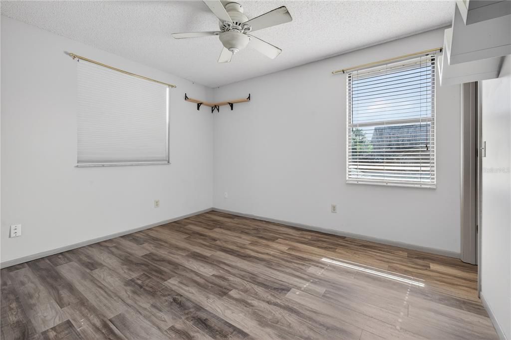 Activo con contrato: $414,900 (3 camas, 2 baños, 1630 Pies cuadrados)