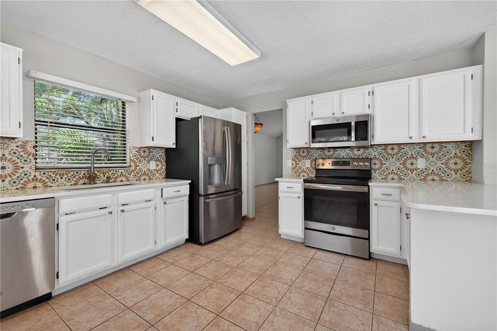 Activo con contrato: $414,900 (3 camas, 2 baños, 1630 Pies cuadrados)
