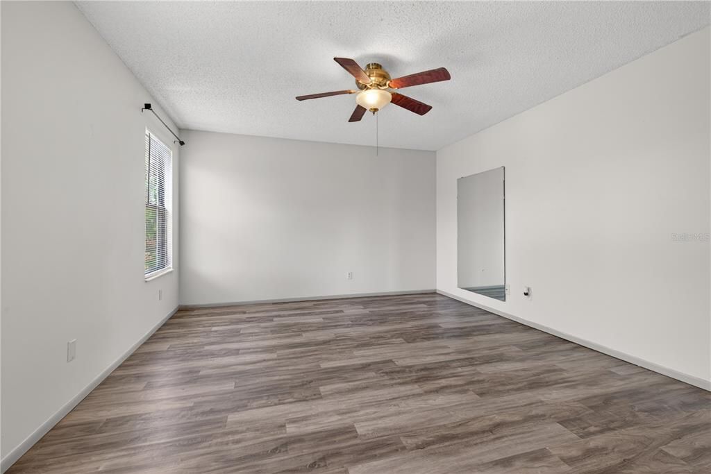 Activo con contrato: $414,900 (3 camas, 2 baños, 1630 Pies cuadrados)