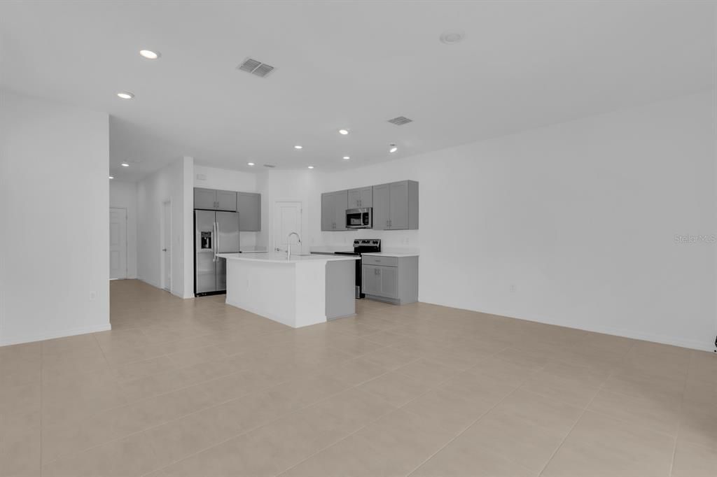 For Rent: $2,050 (3 beds, 2 baths, 1574 Square Feet)