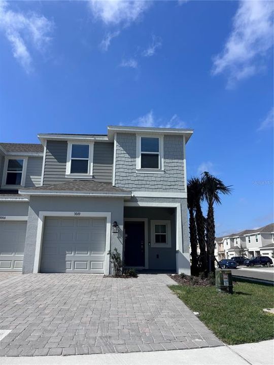For Rent: $2,050 (3 beds, 2 baths, 1574 Square Feet)