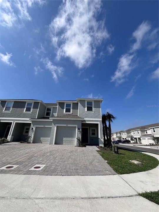 For Rent: $2,050 (3 beds, 2 baths, 1574 Square Feet)