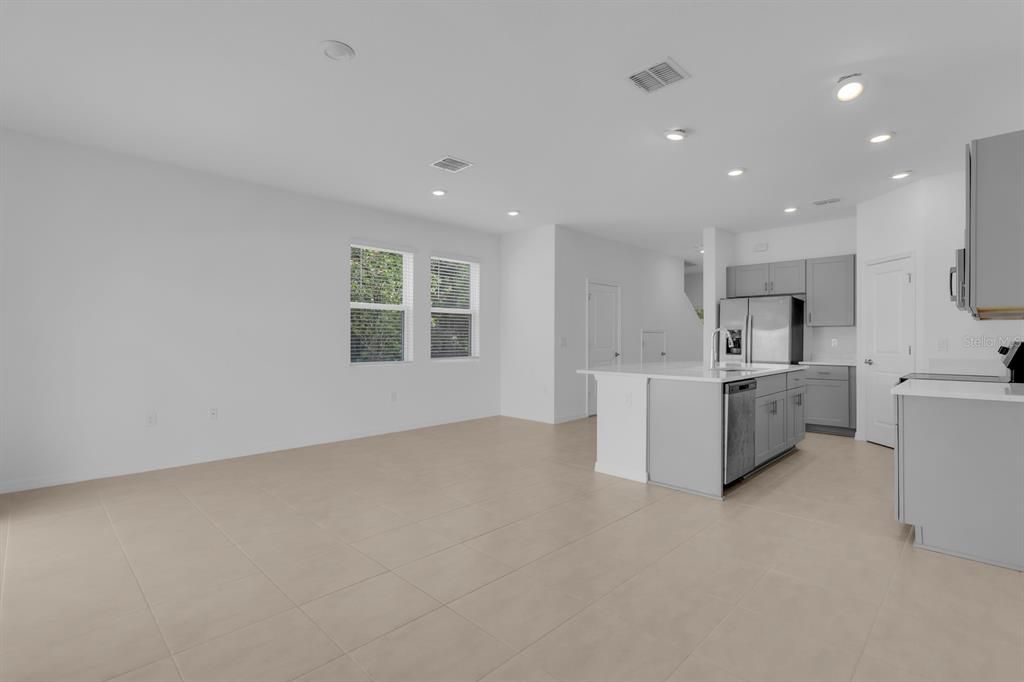 For Rent: $2,050 (3 beds, 2 baths, 1574 Square Feet)
