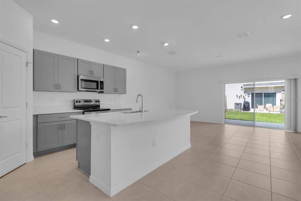 For Rent: $2,050 (3 beds, 2 baths, 1574 Square Feet)