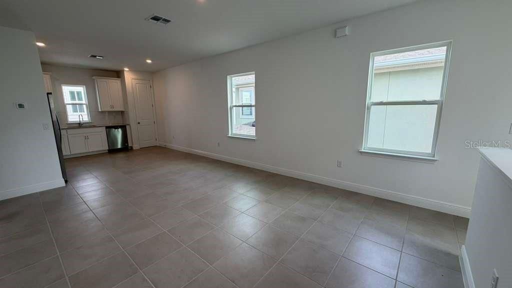 For Rent: $1,800 (1 beds, 1 baths, 680 Square Feet)