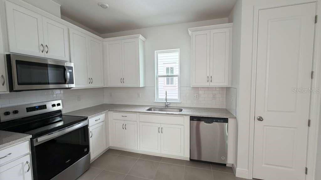 For Rent: $1,800 (1 beds, 1 baths, 680 Square Feet)
