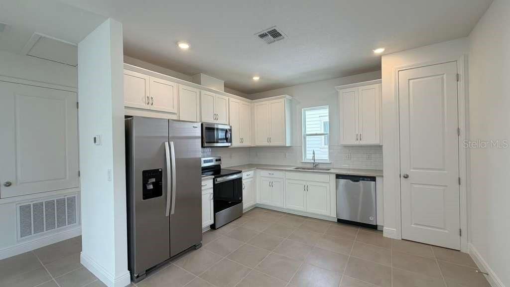 For Rent: $1,800 (1 beds, 1 baths, 680 Square Feet)