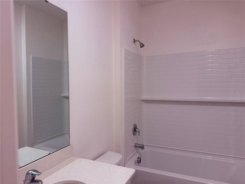 Activo con contrato: $2,099 (3 camas, 2 baños, 1704 Pies cuadrados)