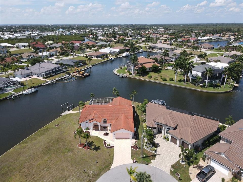 For Sale: $795,000 (4 beds, 3 baths, 2904 Square Feet)