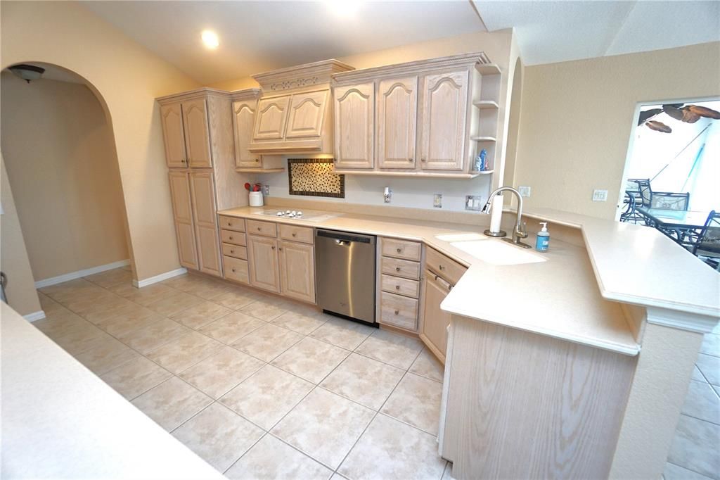 For Sale: $795,000 (4 beds, 3 baths, 2904 Square Feet)