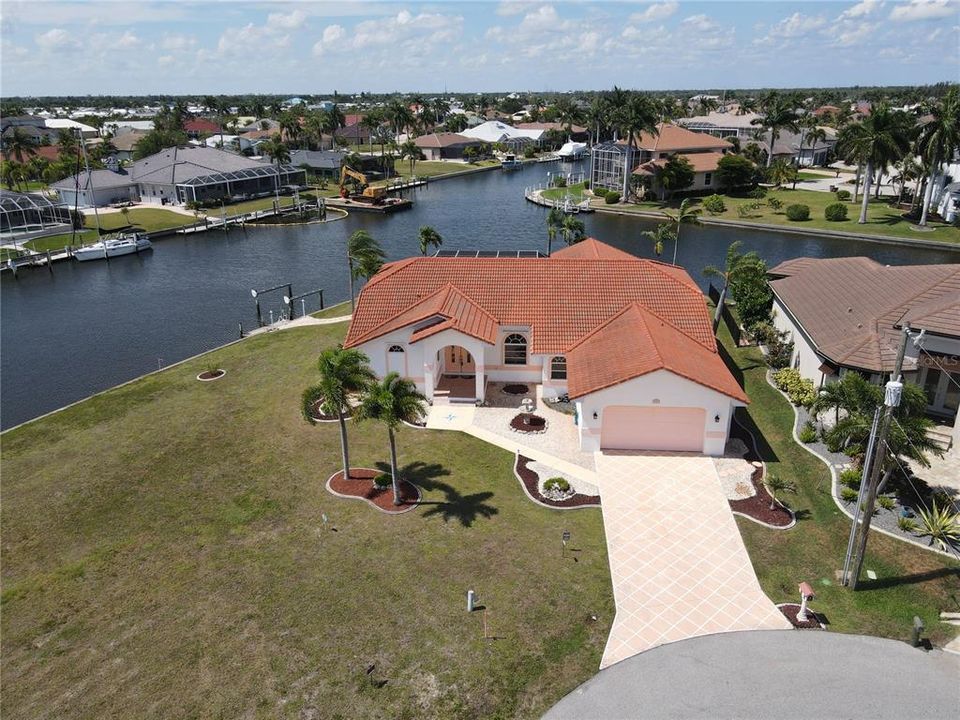 For Sale: $795,000 (4 beds, 3 baths, 2904 Square Feet)