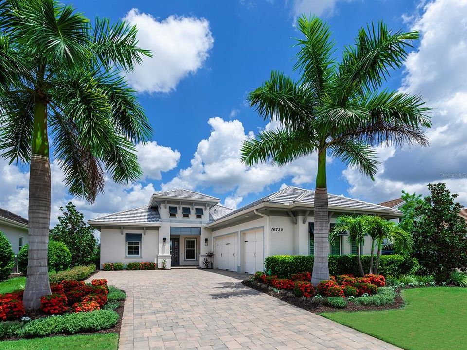 Activo con contrato: $1,975,000 (4 camas, 3 baños, 3033 Pies cuadrados)