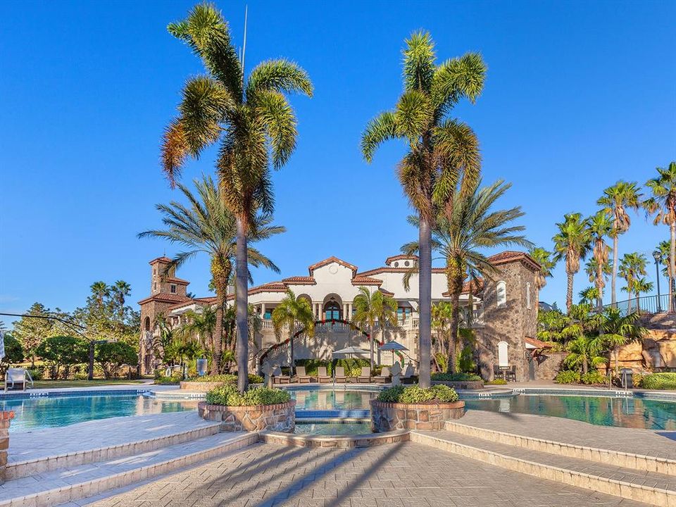 Activo con contrato: $1,975,000 (4 camas, 3 baños, 3033 Pies cuadrados)