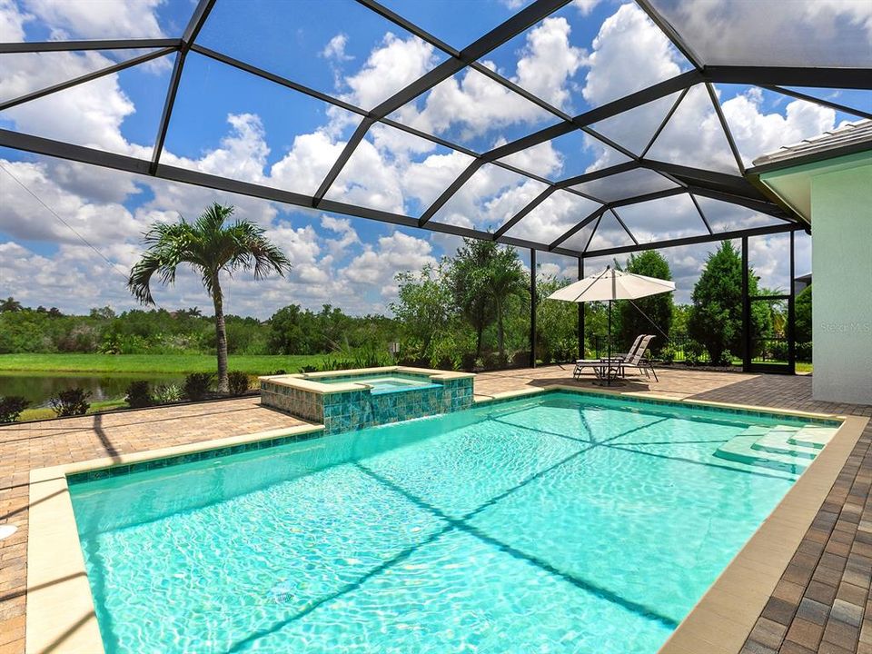 Activo con contrato: $1,975,000 (4 camas, 3 baños, 3033 Pies cuadrados)