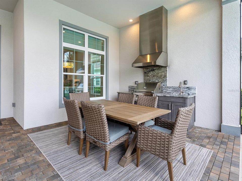Activo con contrato: $1,975,000 (4 camas, 3 baños, 3033 Pies cuadrados)