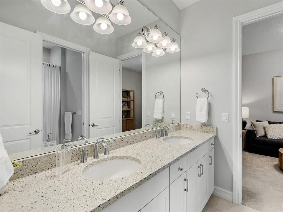 Activo con contrato: $1,975,000 (4 camas, 3 baños, 3033 Pies cuadrados)