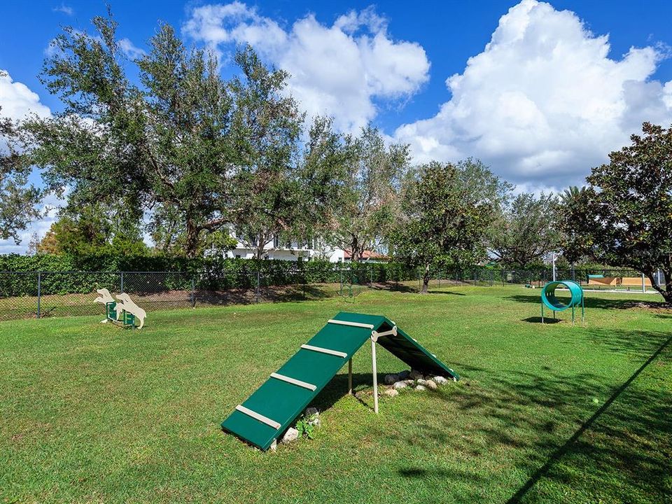 Activo con contrato: $1,975,000 (4 camas, 3 baños, 3033 Pies cuadrados)