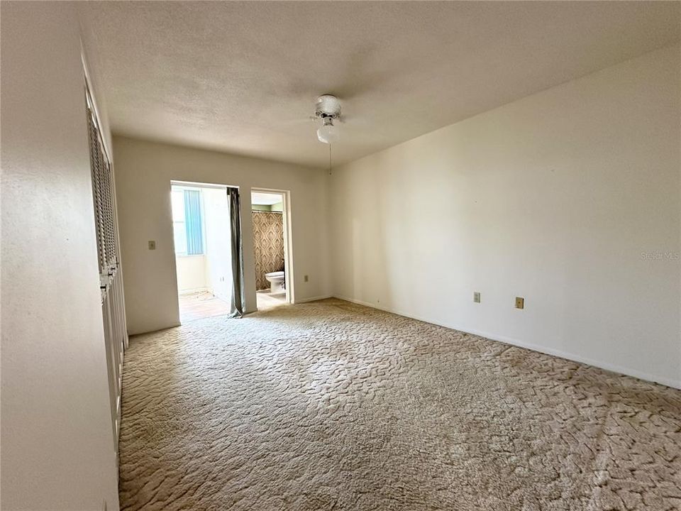 На продажу: $120,000 (2 спален, 2 ванн, 1030 Квадратных фут)