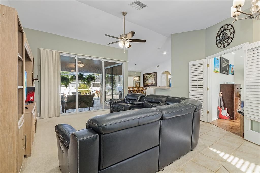 For Rent: $2,600 (3 beds, 2 baths, 1631 Square Feet)