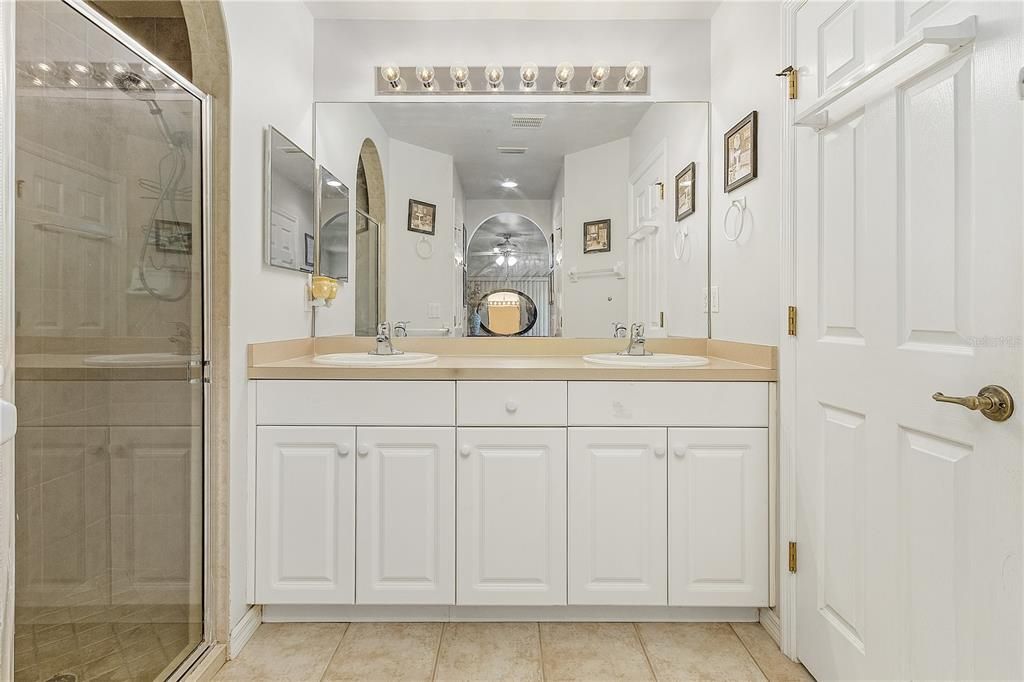 For Rent: $2,600 (3 beds, 2 baths, 1631 Square Feet)